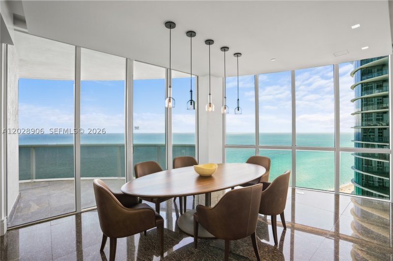 Comprar apartamento no Trump Tower Three 2601
