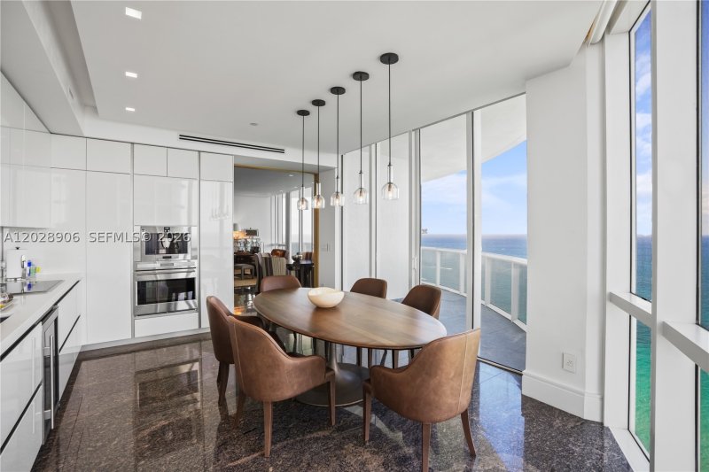 Comprar apartamento no Trump Tower Three 2601