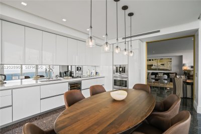 Comprar apartamento no Trump Tower Three 2601