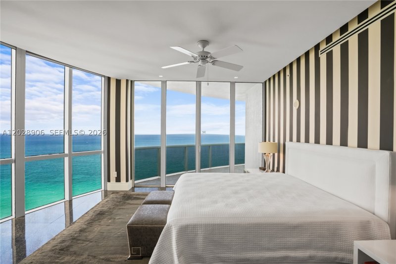 Comprar apartamento no Trump Tower Three 2601