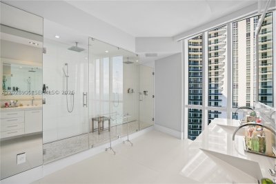 Comprar apartamento no Trump Tower Three 2601