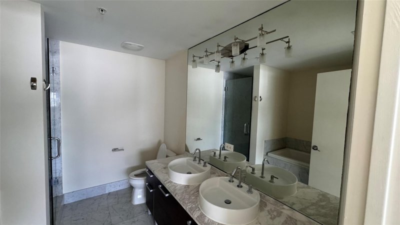 Condo for sale at Vizcayne South Tower 3208