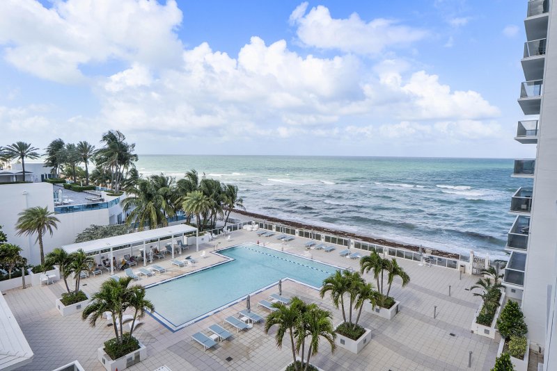 Condo for sale at Aquarius Towers 602s