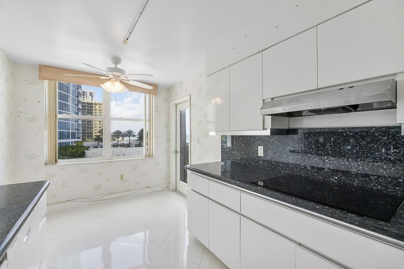 Condo for sale at Aquarius Towers 602s