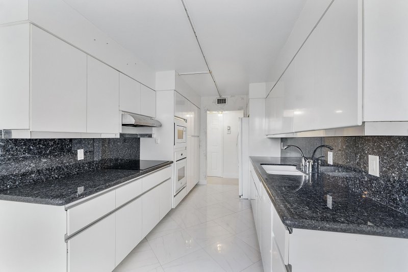 Condo for sale at Aquarius Towers 602s