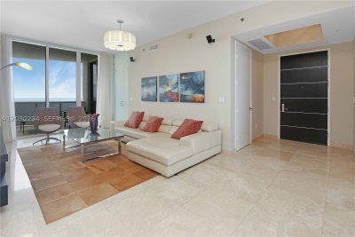Comprar apartamento no Trump Tower Two 2004