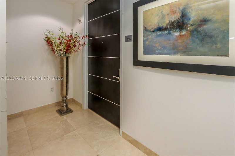 Comprar apartamento no Trump Tower Two 2004