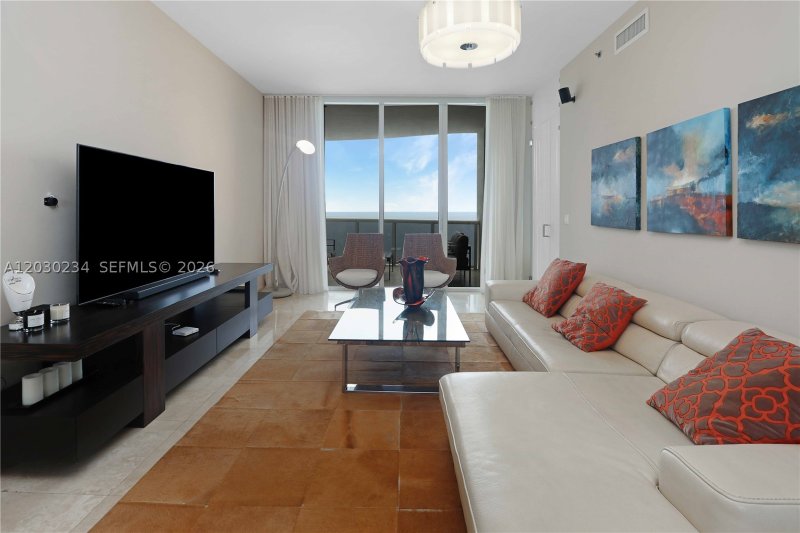 Comprar apartamento no Trump Tower Two 2004
