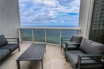Comprar apartamento no Trump Tower Two 2004