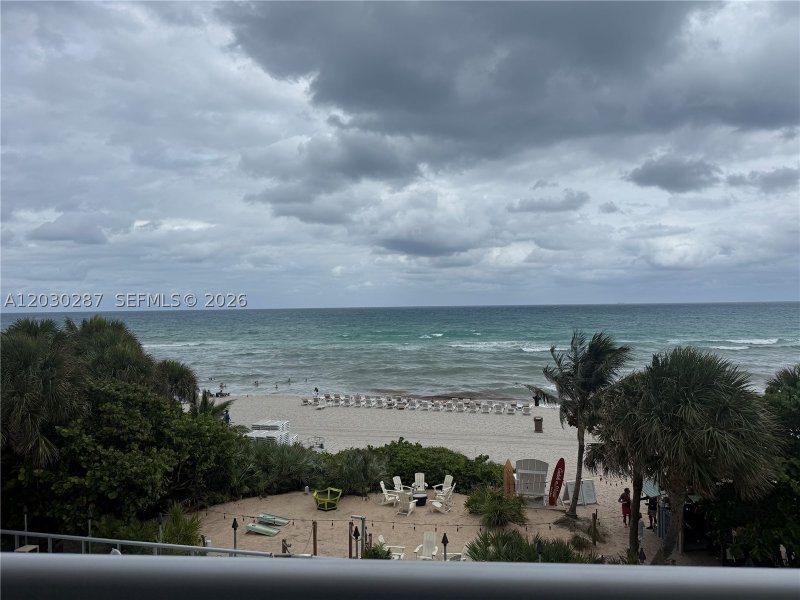 Condo for sale at Sole 1406