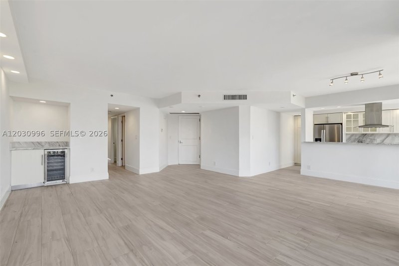 Apartment for rent at 1000 Williams Island 707