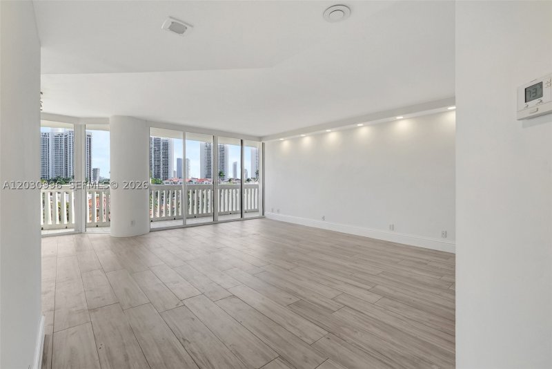 Apartment for rent at 1000 Williams Island 707