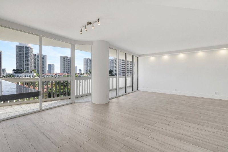Apartment for rent at 1000 Williams Island 707