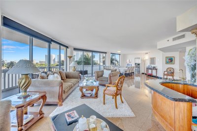 2000 Williams Island Apt #806