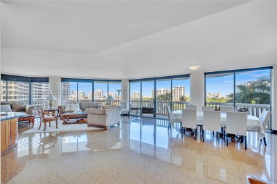 Comprar apartamento no 2000 Williams Island 806