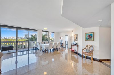 Comprar apartamento no 2000 Williams Island 806
