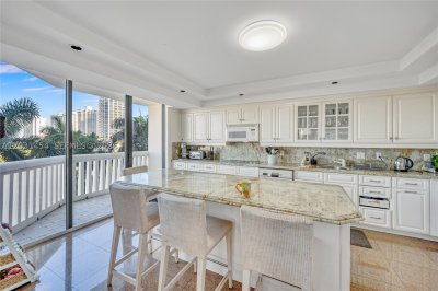 Comprar apartamento no 2000 Williams Island 806