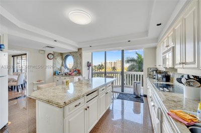 Comprar apartamento no 2000 Williams Island 806