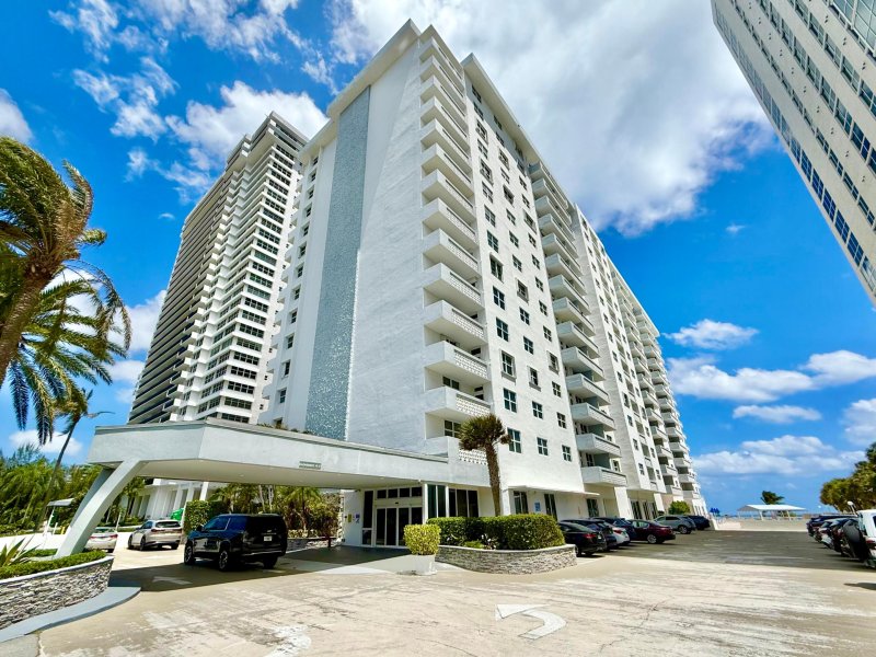 Apartment for rent at Galt Towers 14t