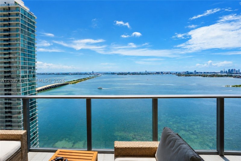 Condo for sale at Gran Paraiso 3705