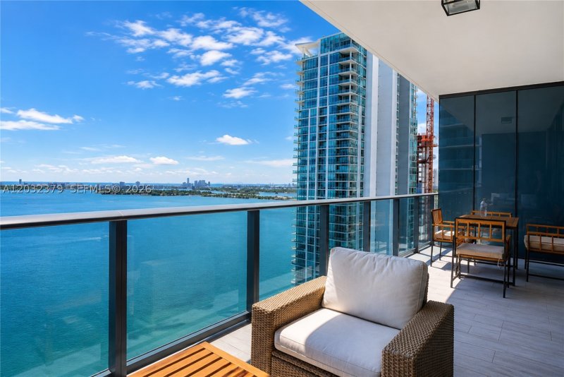 Condo for sale at Gran Paraiso 3705