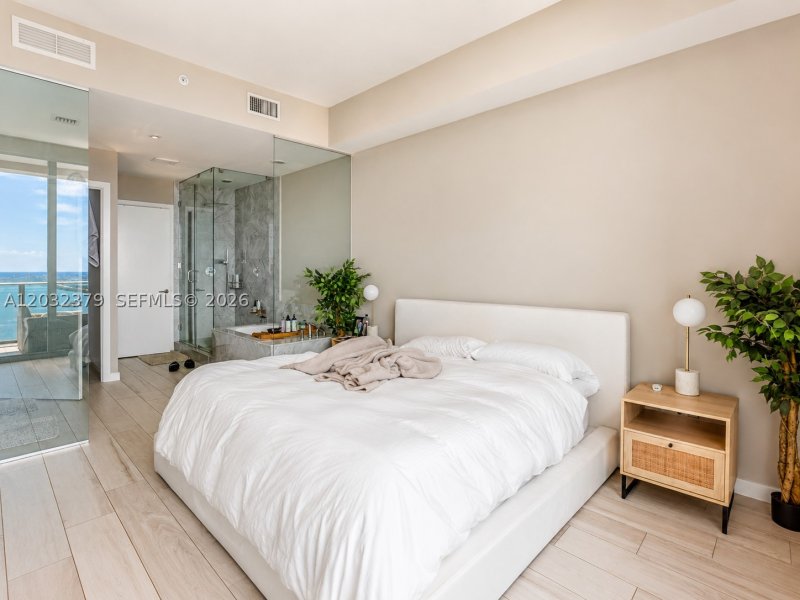 Condo for sale at Gran Paraiso 3705