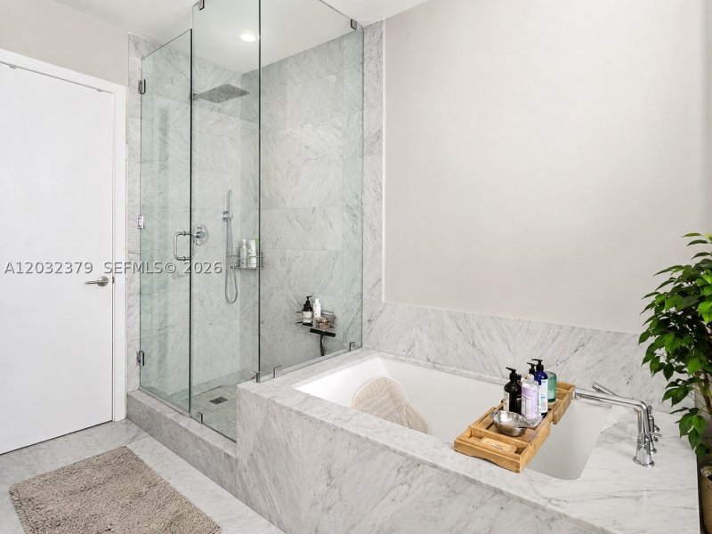Condo for sale at Gran Paraiso 3705