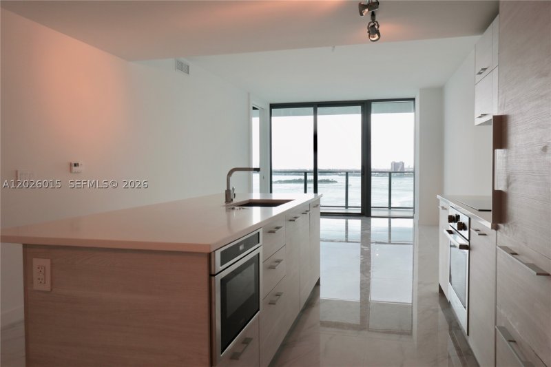 Apartment for rent at Paraiso Bay Miami 1906