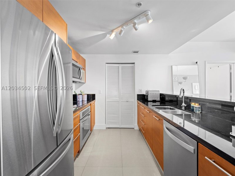 Condo for sale at Vizcayne South Tower 1801