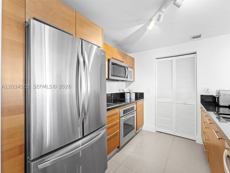 Condo for sale at Vizcayne South Tower 1801