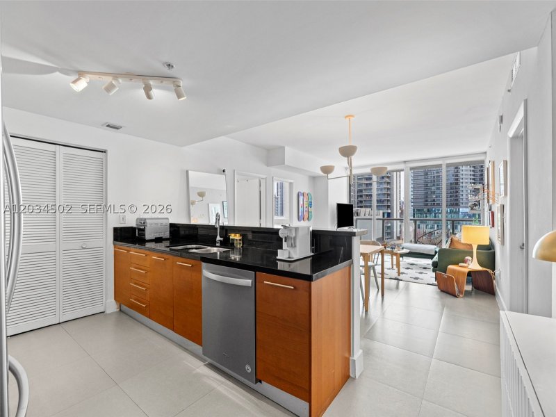 Condo for sale at Vizcayne South Tower 1801