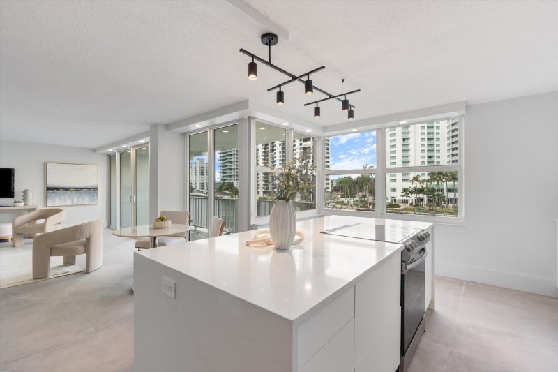 Condo for sale at Sunrise East 4c