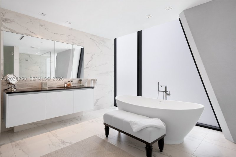 Comprar apartamento en One Thousand Museum 3701