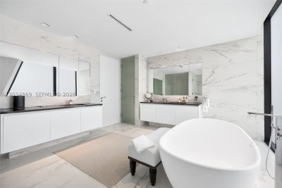 Comprar apartamento en One Thousand Museum 3701