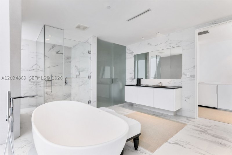 Comprar apartamento en One Thousand Museum 3701