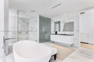Comprar apartamento en One Thousand Museum 3701
