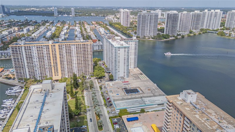 Comprar apartamento en Winston Towers 702