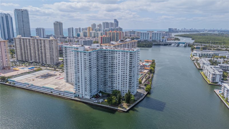 Comprar apartamento en Winston Towers 702