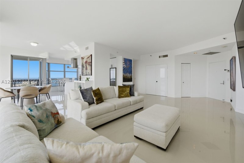 Apartment for rent at Mystic Pointe 400 PH5