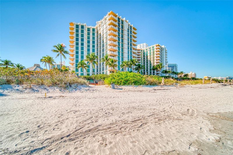 Apartment for rent at Towers of Key Biscayne F304