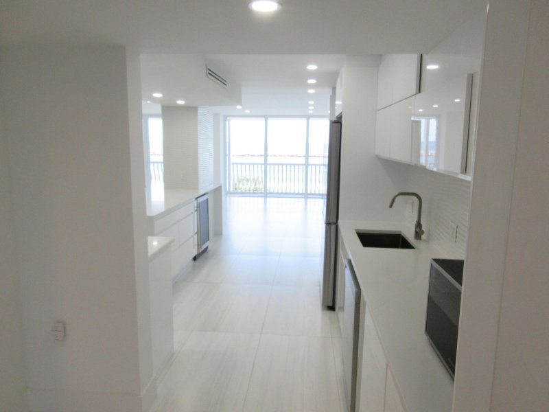 Condo for sale at Point of Americas 205