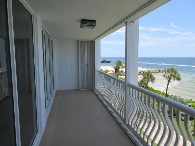 Condo for sale at Point of Americas 205