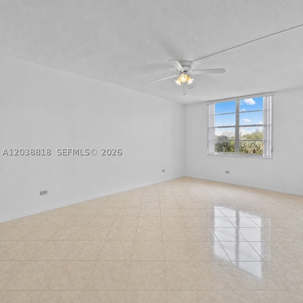 Condo for sale at Winston Towers 404