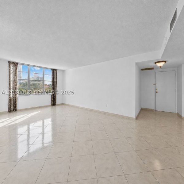Condo for sale at Winston Towers 404