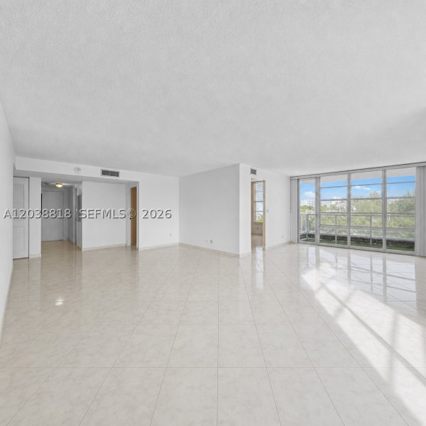 Condo for sale at Winston Towers 404
