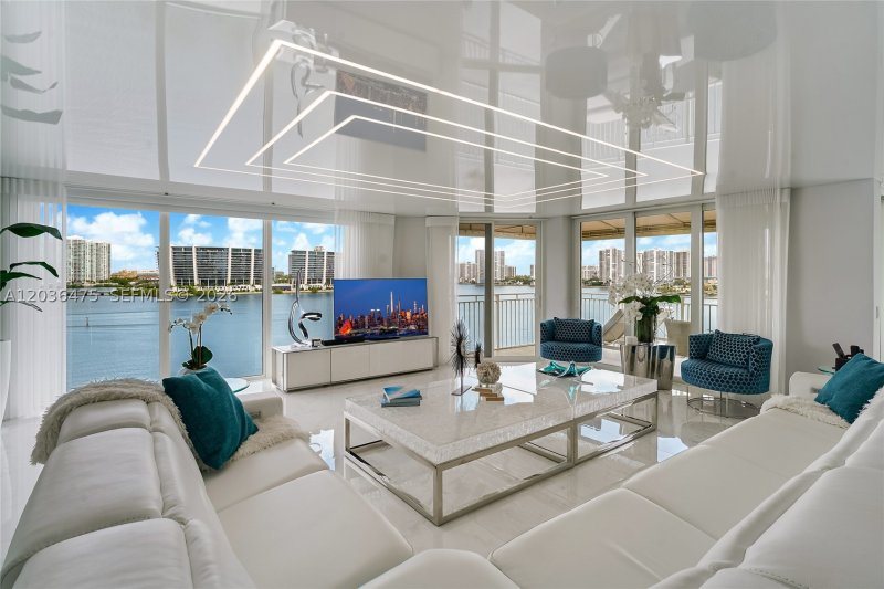 Condo for sale at Le Montcalm 902