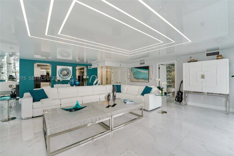 Condo for sale at Le Montcalm 902