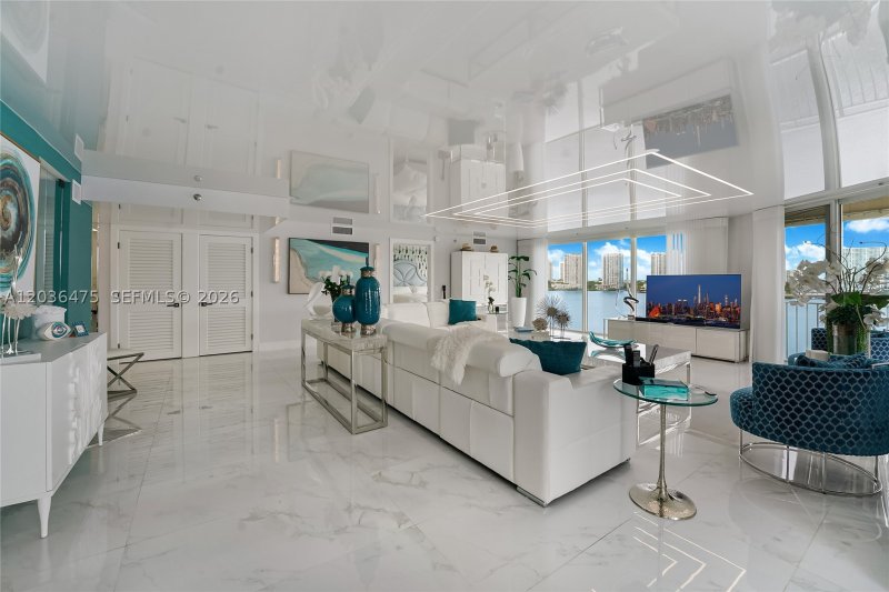 Condo for sale at Le Montcalm 902