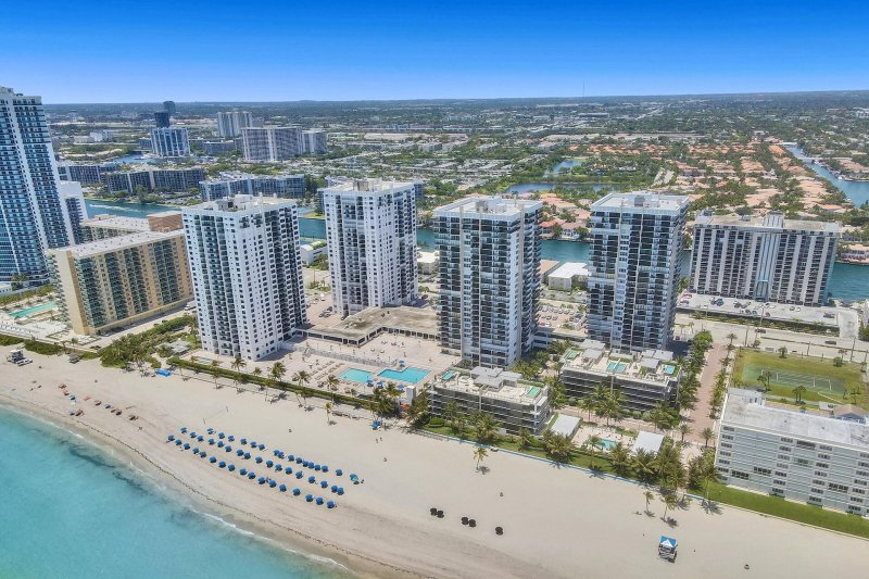 Condo for sale at Grenoble at Quadomain 801