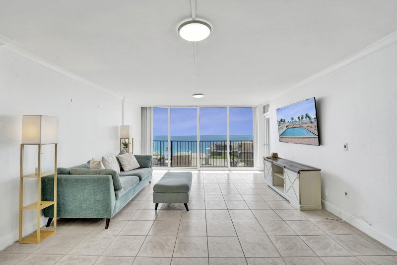 Condo for sale at Grenoble at Quadomain 801